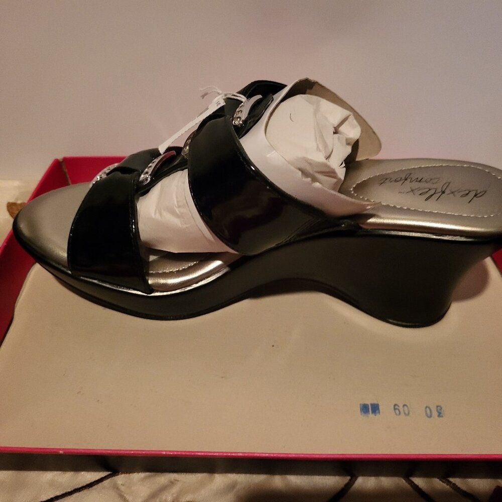 Nice sandals size 6